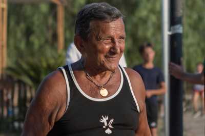 Bari, il campione Pinuccio Colaianni: a 80 anni in palestra per insegnare la lotta ai ragazzi